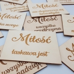 Tabliczka z hymnem o miłości – dekoracja ślubna lub rocznicowa