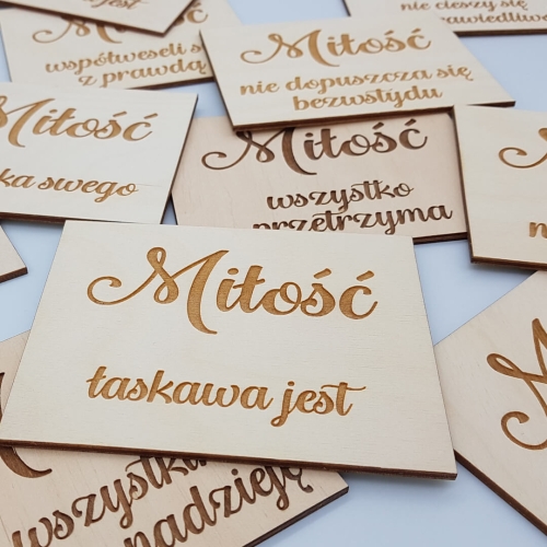 tablice z hymnem o miłości.jpg