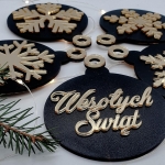 Czarne bombki choinkowe – dekoracyjne ozdoby na choinkę