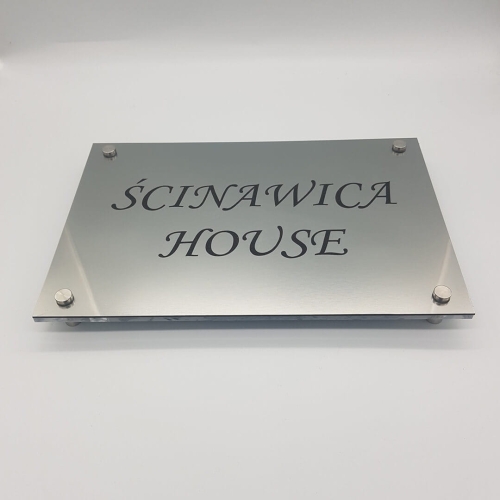 metalowa tabliczka hotelowa.jpg