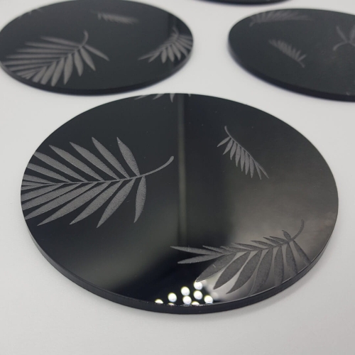 elegancki zestaw podkładek z czarnego akrylu.jpg