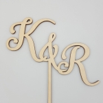 Topper na tort z inicjałami – personalizowana dekoracja tortu