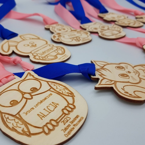 drewniane medale dla przedszkolaków.jpg