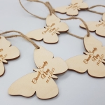 Winietki na chrzest święty – winietki z motylkiem na stół