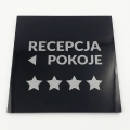 tabliczki hotelowe z nazwami pokoi.jpg