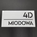 tabliczka z adresem na budynek