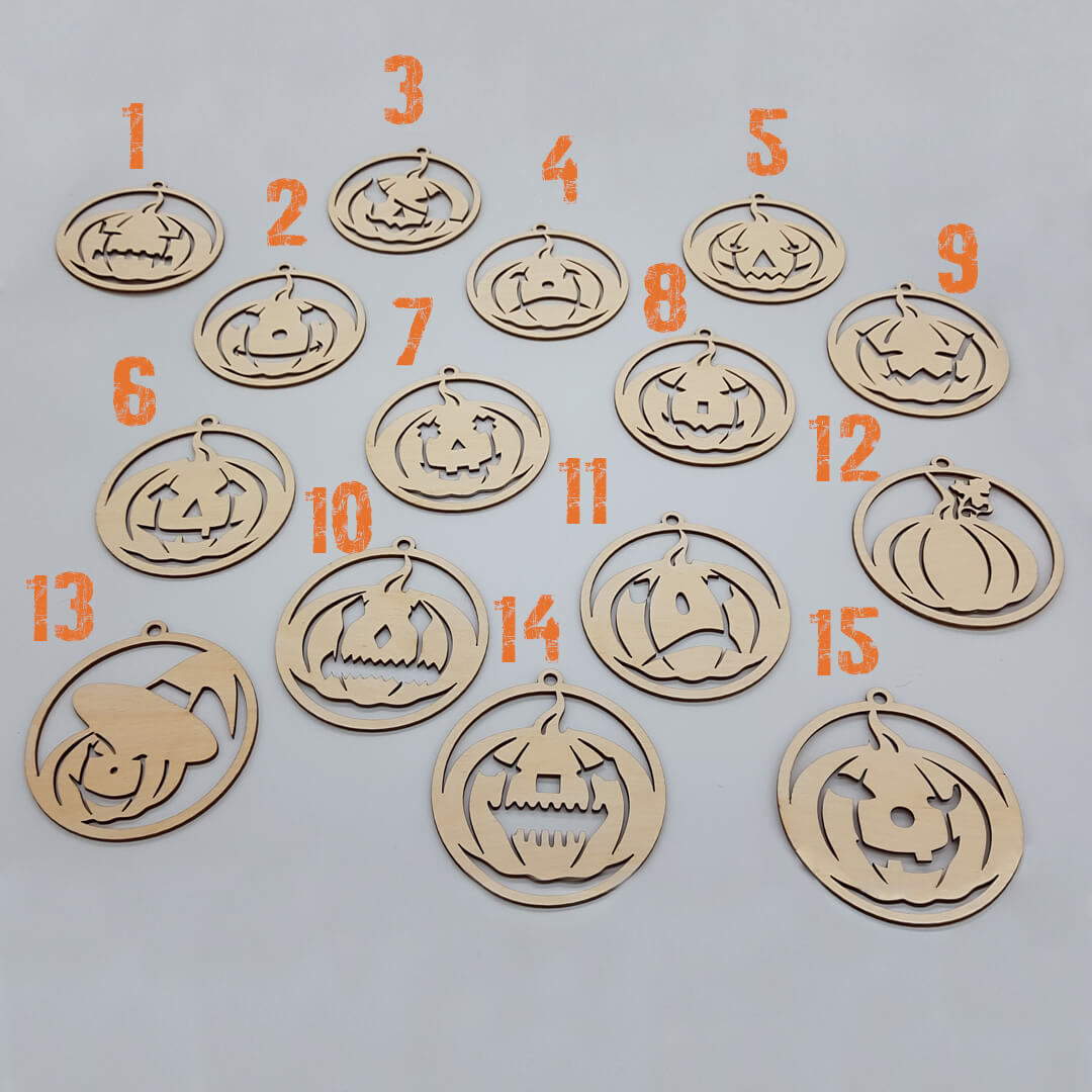 bombki na halloween z drewna