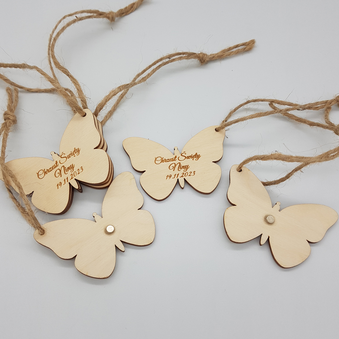 drewniane motylki winietki magnesy na chrzest
