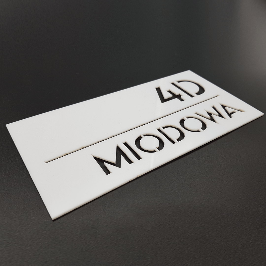 tabliczka z adresem na budynek