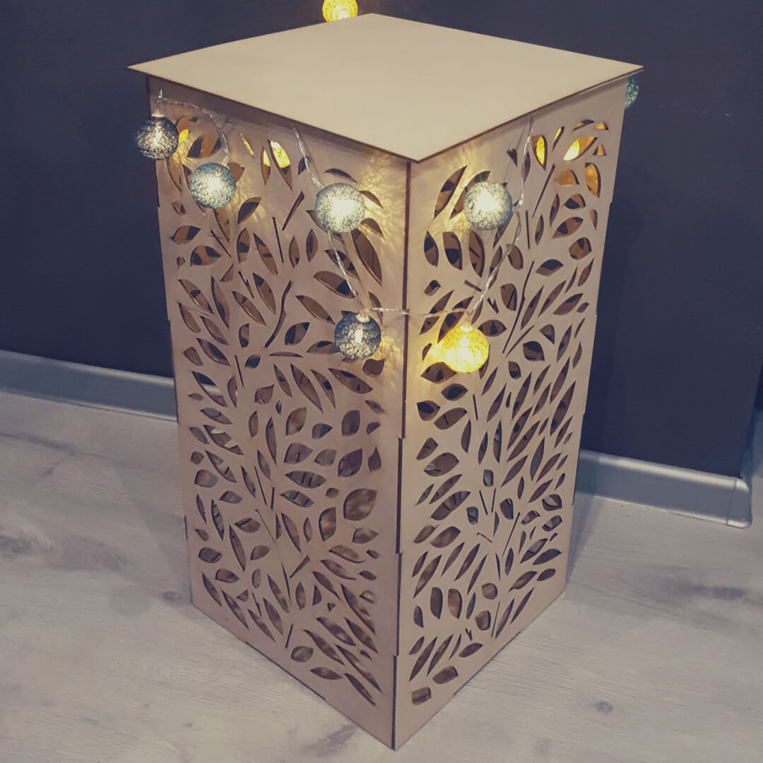 ażurowa osłona drewniana